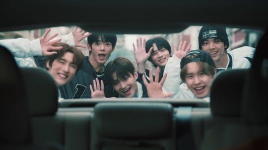 '세븐틴 동생 그룹' 투어스, 시작부터 '표절 논란'…하이브, 법적 대응에 긴장 [TEN스타필드]