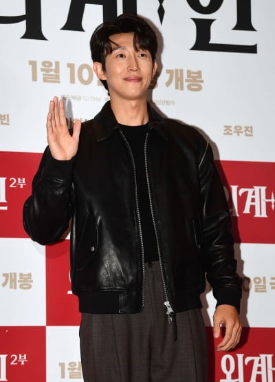 [TEN포토]강기영 '훈훈한 인사'