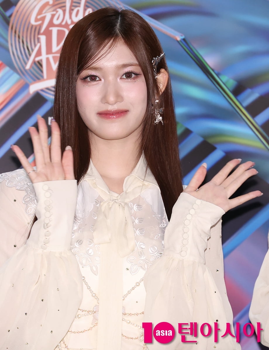 [TEN포토]아이브 이서 '막내 귀여운 인사'(골든디스크 어워즈)