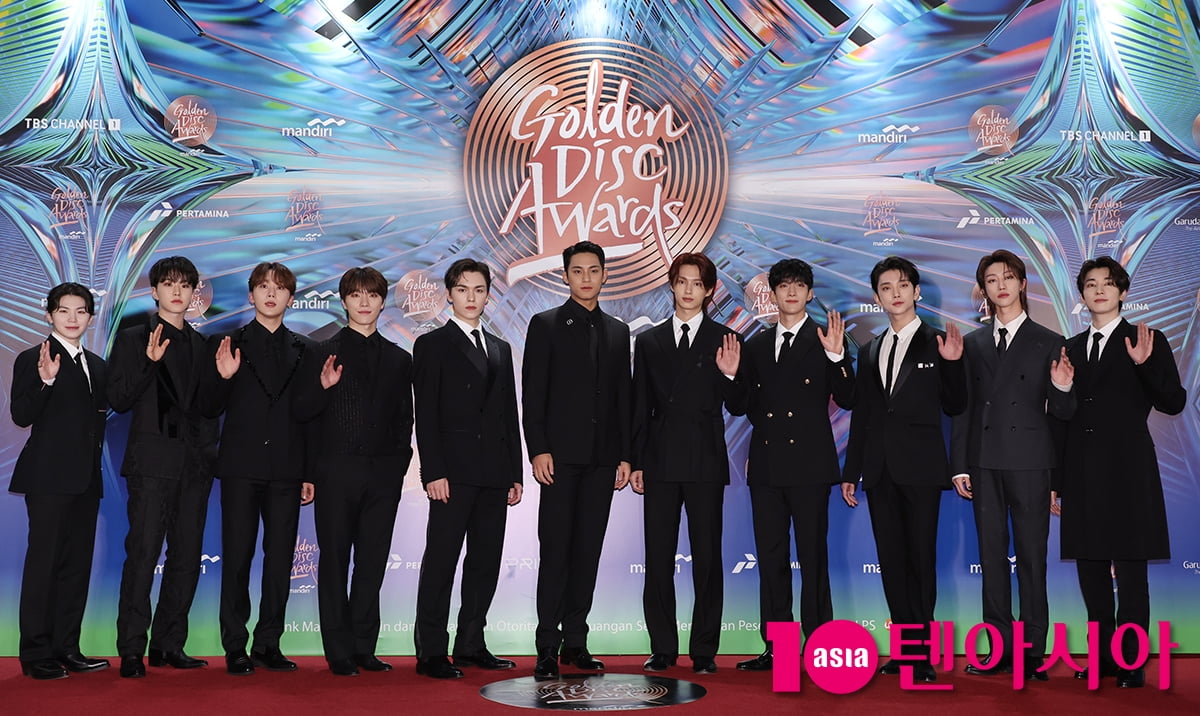 [TEN포토]세븐틴 '화려한 수트핏'
