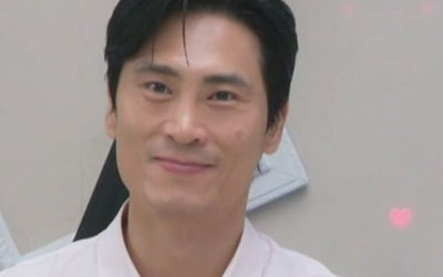 He was the wedding arranger for Park Na-rae, Kim Jae-woo, and Jo Yuri.