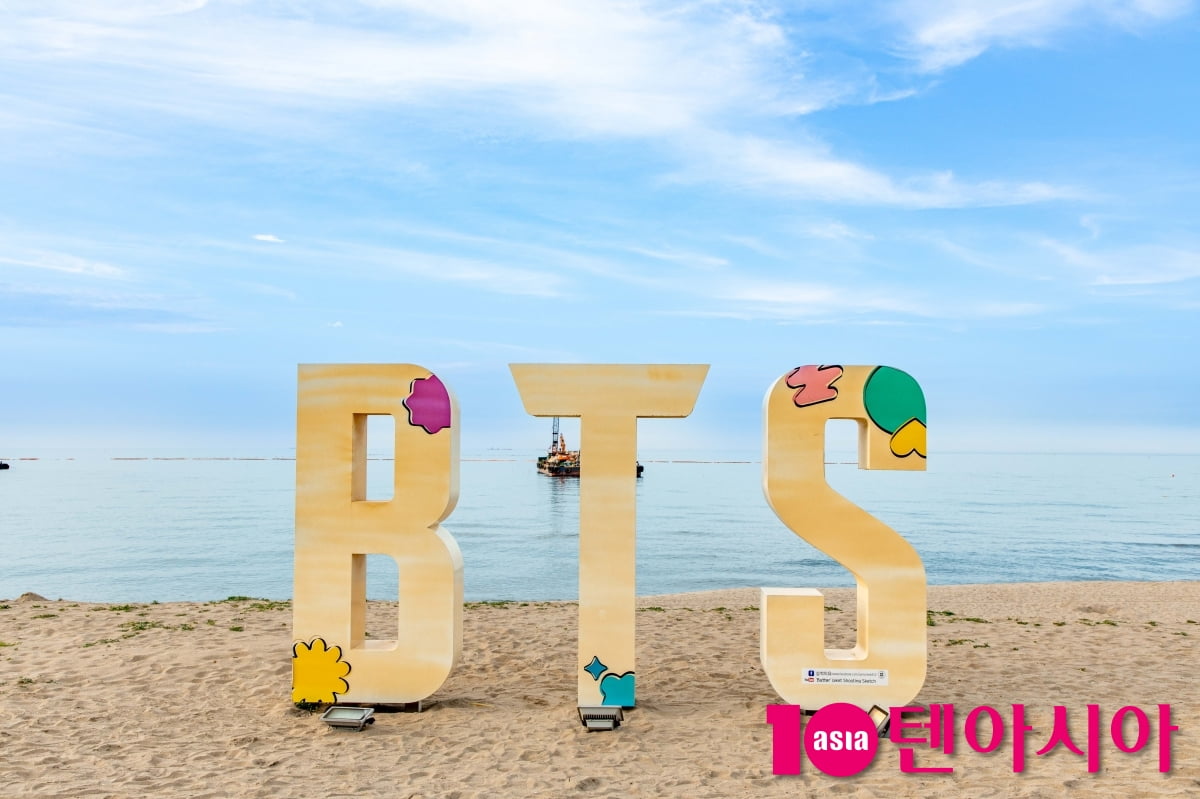 강원 삼척시 맹방해수욕장 BTS 조형물/사진 = 텐아시아 사진DB