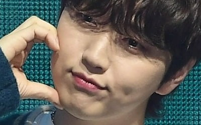 90kg Sandeul, angry over body change and lookalike controversy