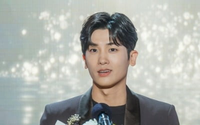 Elite doctor Park Hyung-sik falls