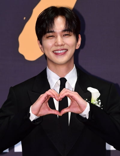 Yoo Seung-ho, icon of coup d'état... charming eye smile