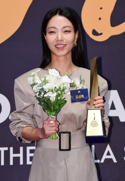 [TEN포토]김신록 '상 받았어요'