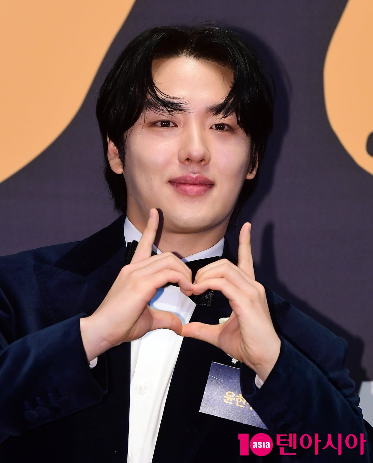 [TEN포토]윤현수 '청룡 하트 드려요'