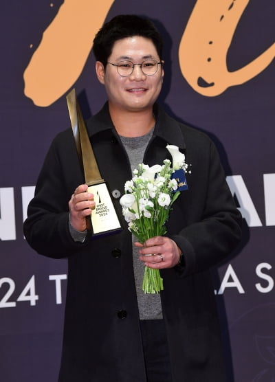 [TEN포토]문동철 CP 'SNL OTT 예능상 수상'