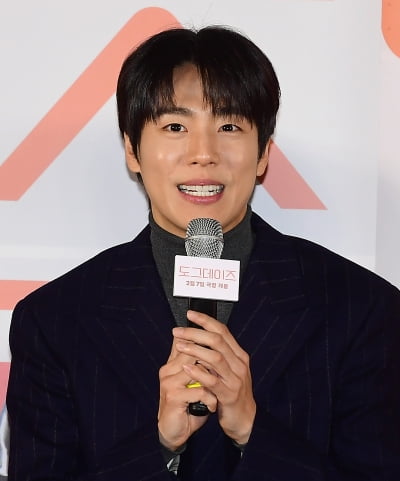 [TEN포토]이현우 '다니엘 헤니가 젠틀하게 따뜻하게 촬영했다'