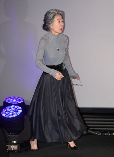 [TEN포토]윤여정 '단아하게'