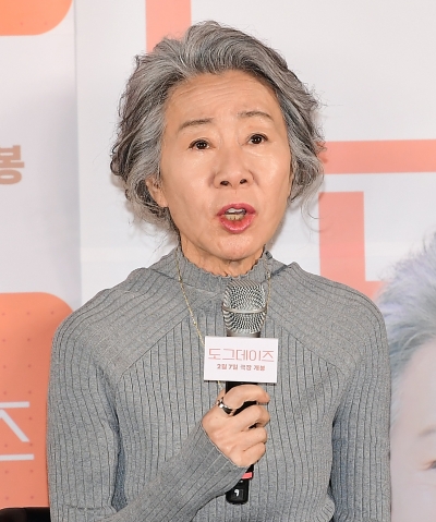 [TEN포토]윤여정 '감독 조연출 시절 우리가 개 취급 받았다'