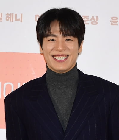 [TEN포토]이현우 '빠져드는 미소'