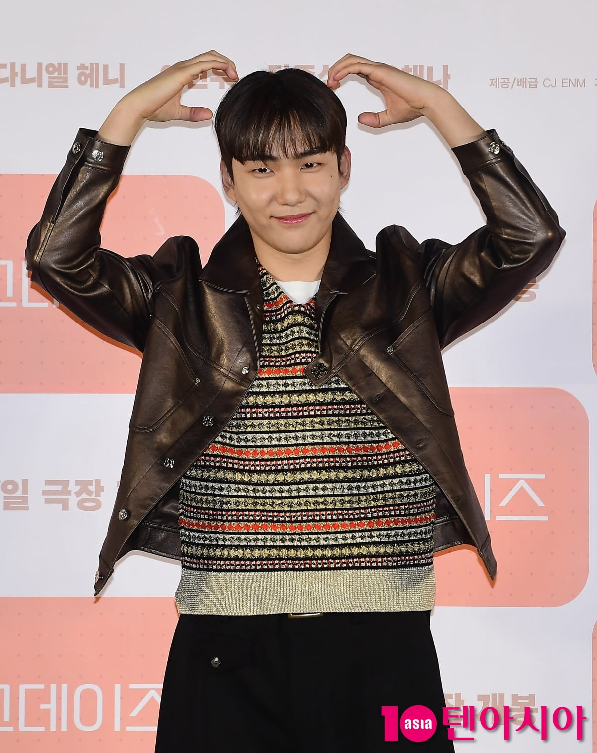[TEN포토]탕준상 'MZ 곰돌이 하트'
