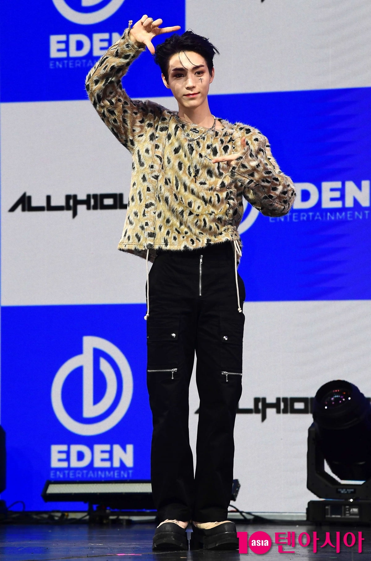 [TEN포토]올아워즈 민제 '순정만화 주인공처럼'