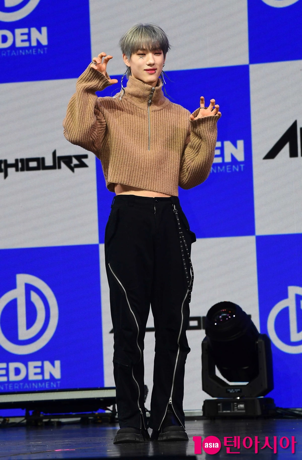 [TEN포토]올아워즈 제이든 '숨길 수 없는 복근'