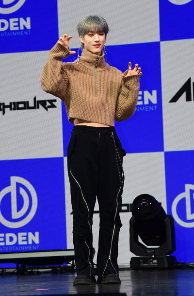 [TEN포토]올아워즈 제이든 '숨길 수 없는 복근'