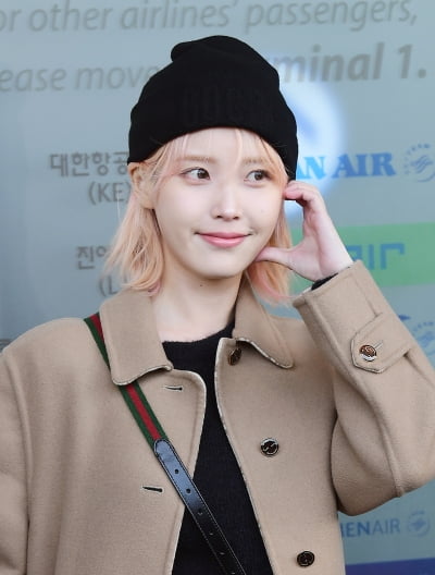 [TEN포토]아이유 '사랑스러운 하트 뿅뿅'