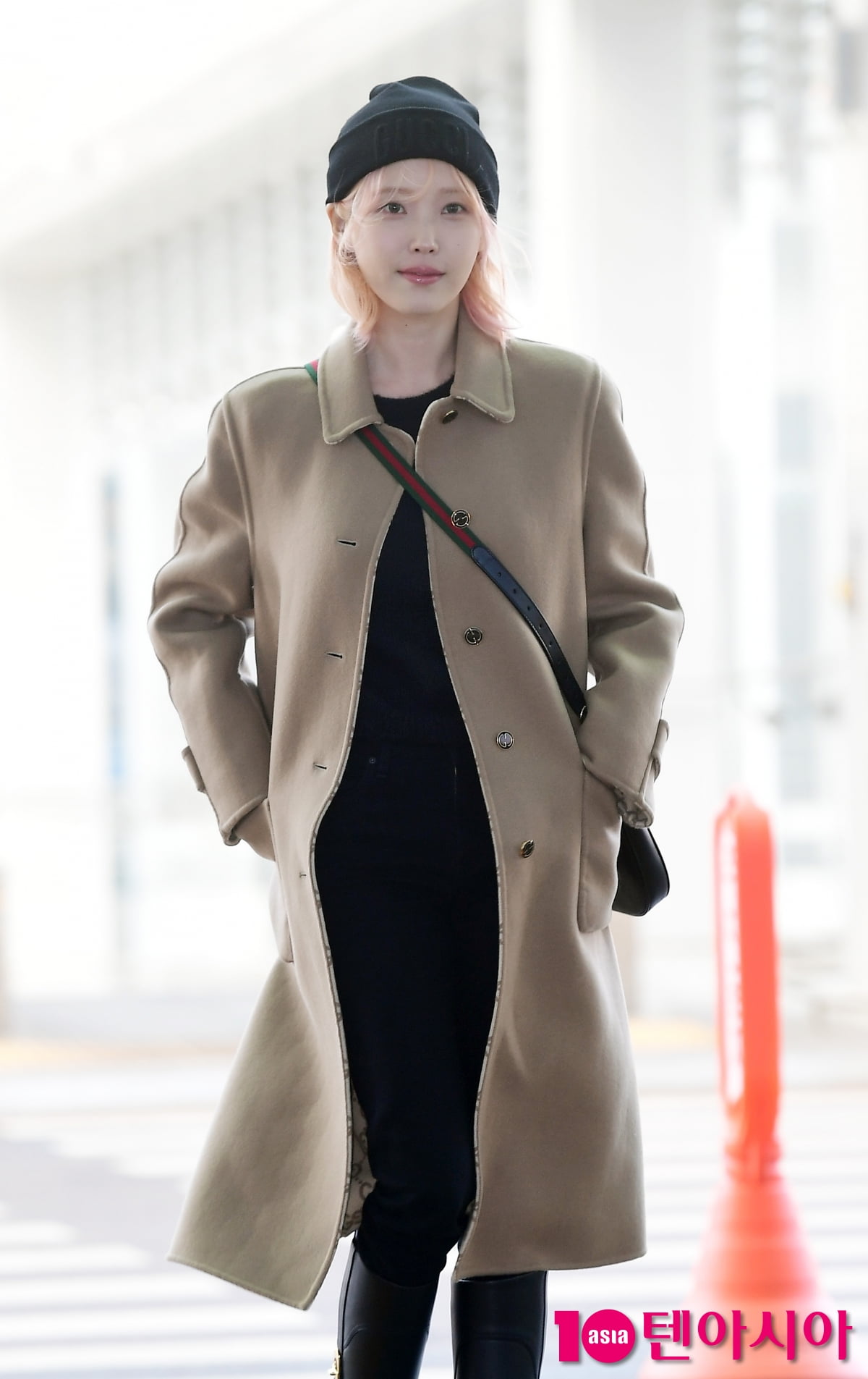 아이유, 파격적인 화보 출국길...미소천사[TEN포토+]