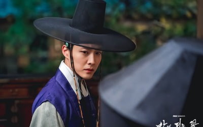 'Knight Flower' actor Lee Jong-won "He helped me a lot with my breathtaking love line with Lee Ha-nui, who has a 9-year age difference."