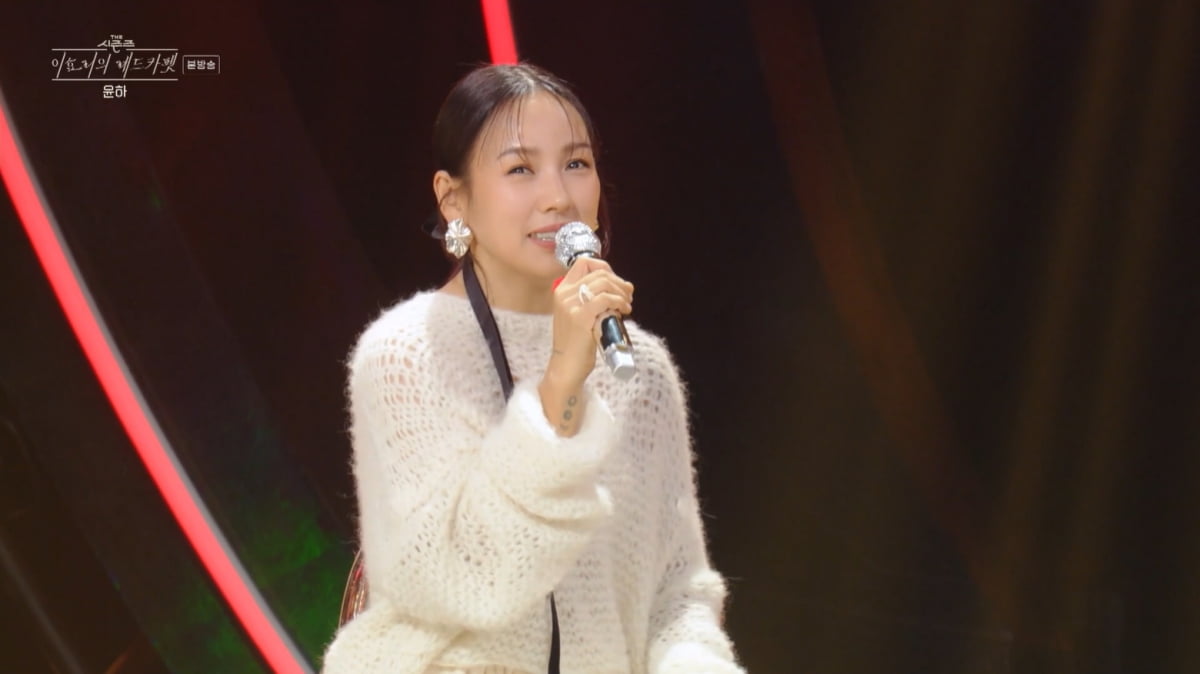 [종합] 이효리 "일렉기타 치는 ♥이상순, 덮치고 싶어"…결혼 11년차에도 애정도 최상('레드카펫')