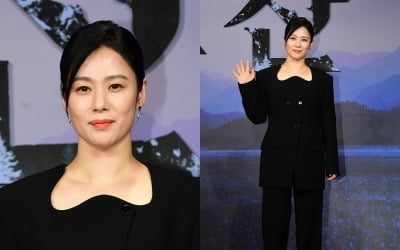 목주름 하나 없네…'40대 후반' 김현주, 단돈 40만원 재킷으로 뽐낸 고급 동안美