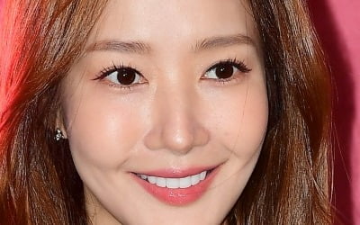 パク・ミンヨン、元彼氏に生活費2億5千受けた?所属事務所「口座が使用されたもの」