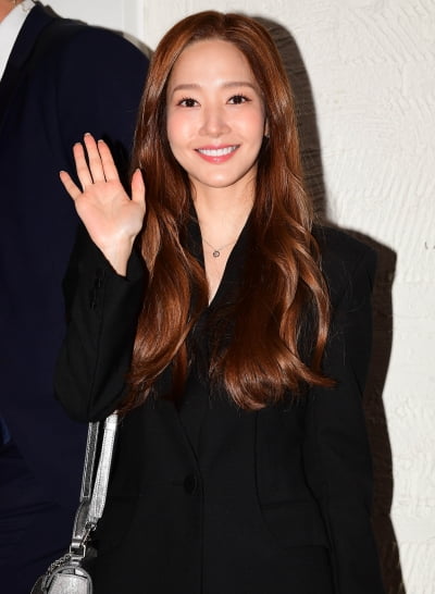 Park Min-young, caught by the hair after 11 months... It's not even a suspect investigation, so why bother again?