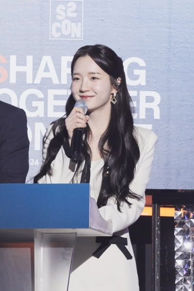 신인 채제니, '대선배' 이승기와 MC 호흡