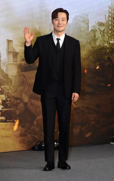 [TEN포토]이희준 '부드러운 인사'