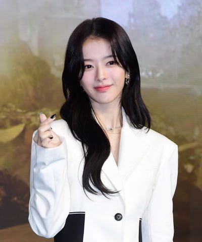 [TEN포토]노정의 '황야 기대하세요'