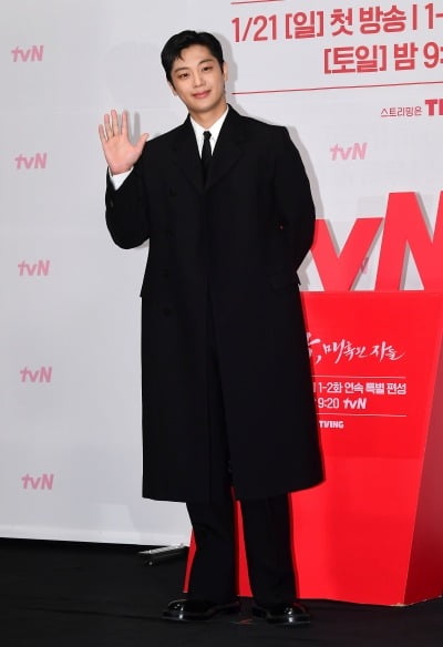 [TEN포토]이신영 '깔끔한 잘생김'