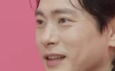 Teo Yoo kisses Hong Seok-cheon on the lips