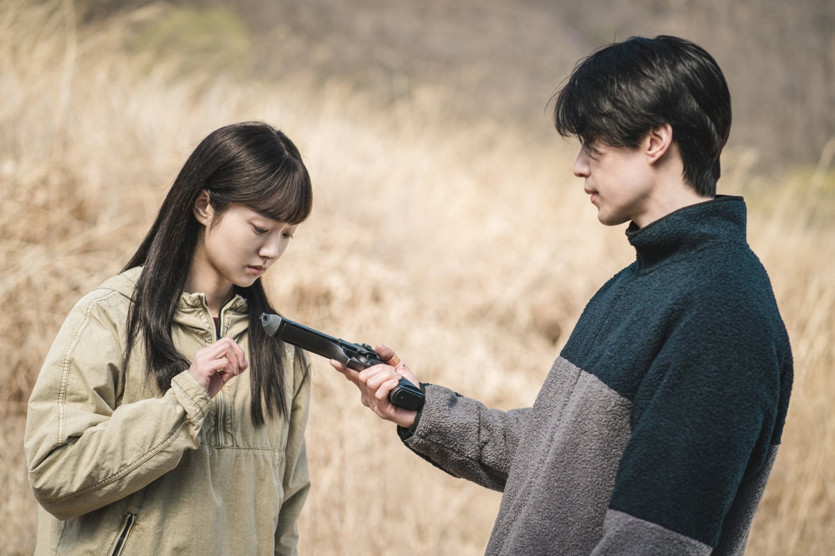 '킬러들의 쇼핑몰' 스틸컷. /사진 제공= 디즈니 +