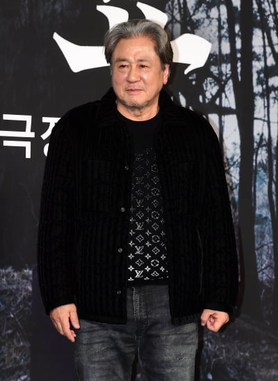 [TEN포토]최민식 '여유 넘치는 포토타임'