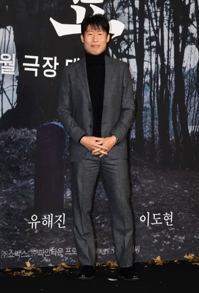 [TEN포토]유해진 '오늘은 장의사로 인사드려요'