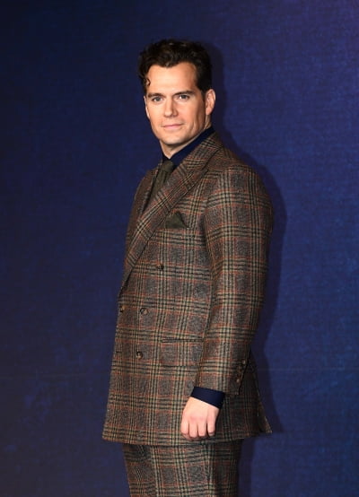 Henry Cavill, clear facial features...I want to see more of beautiful Korea