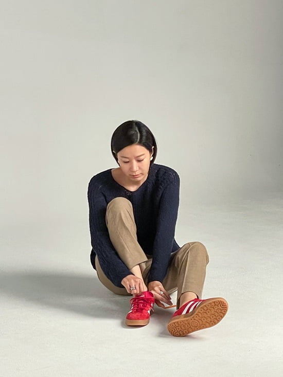 전혜진, 故이선균 사망 후 첫 근황…"나른한 오후" 덤덤한 표정 속 복귀 시동 [TEN이슈] 