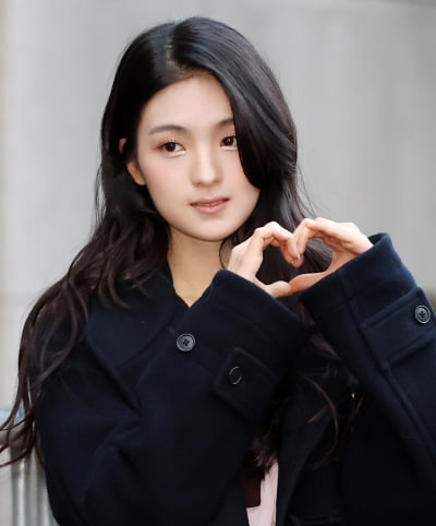 [TEN포토]규빈 '청순미 넘치는 하트'