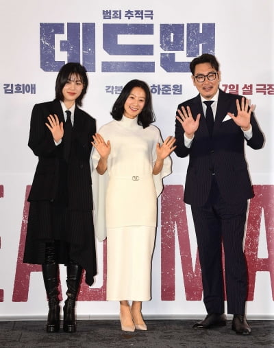 [TEN포토]조진웅-김희애-이수경 '설 연휴에 만나요'