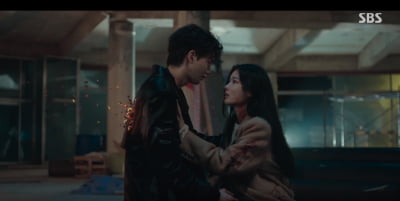 “You saved my life” Song Kang saves ♥ Kim Yoo-jung from being shot and ultimately chooses to disappear