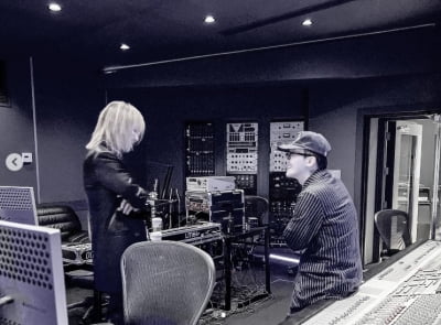 G-DRAGON、X Japan Yoshikiコラボカムバック? 「録音中」認証ショット出た