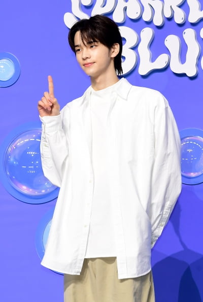 [TEN포토]투어스 신유 '듬직한 맏형'