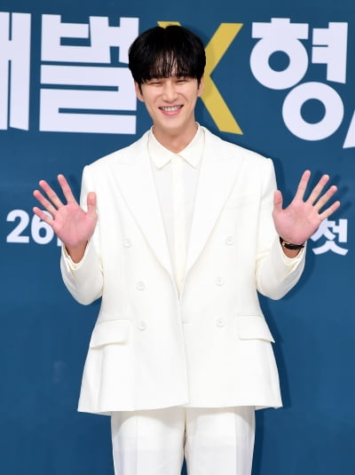 [TEN포토]안보현 '해맑은 인사'