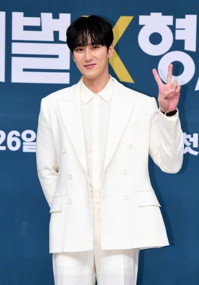 "안보현=웜앤리치, 돈 많고 따뜻해" 재벌X형사 PD도 홀렸다
