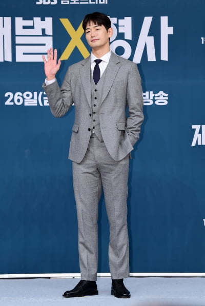 [TEN포토]강상준 '슈트 입은 형사'