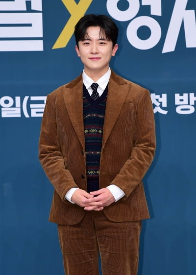 [TEN포토]김신비 '떨리는 막내'
