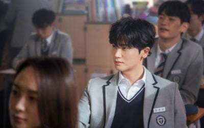 What are the highlights of the drama ‘Doctor Slump’?