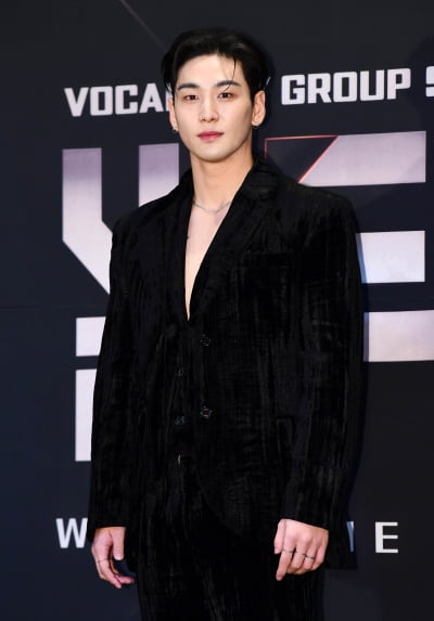 [TEN포토]백호 '태평양 어깨'