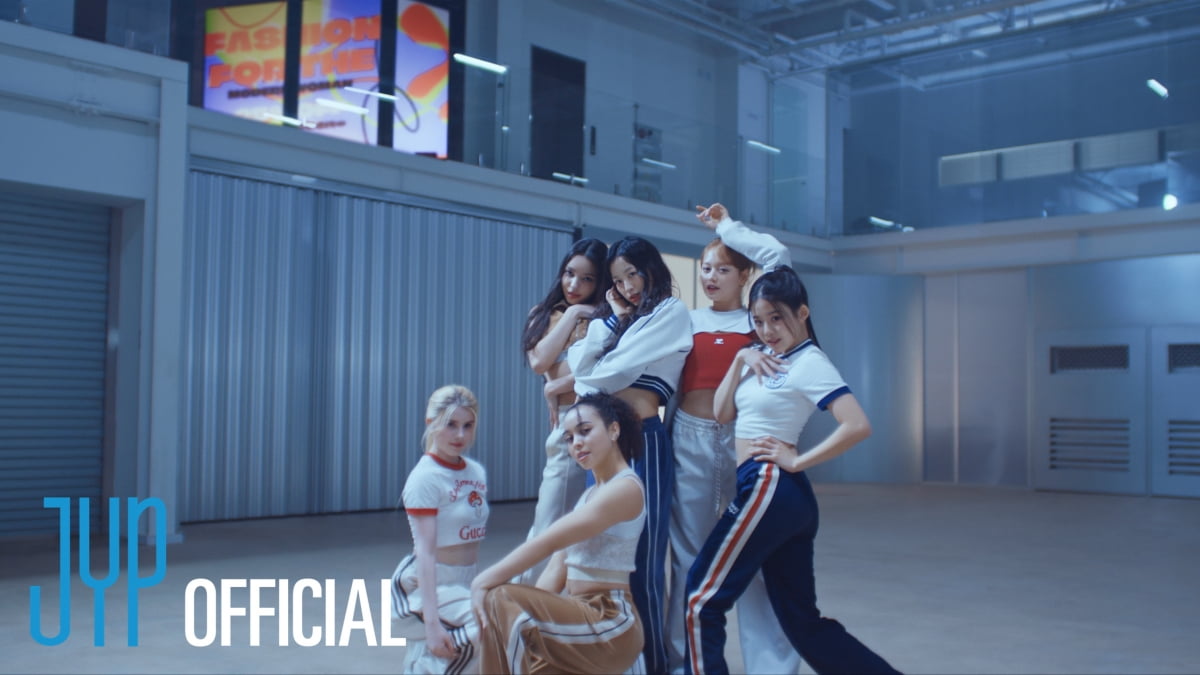 'JYP 신인 걸그룹' VCHA 향한 스포트라이트…데뷔곡 'Girls of the Year' 뮤비 티저 공개