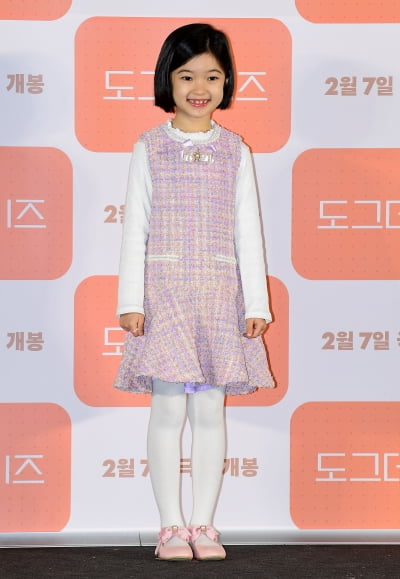 [TEN포토]윤채나 '깜찍하게'